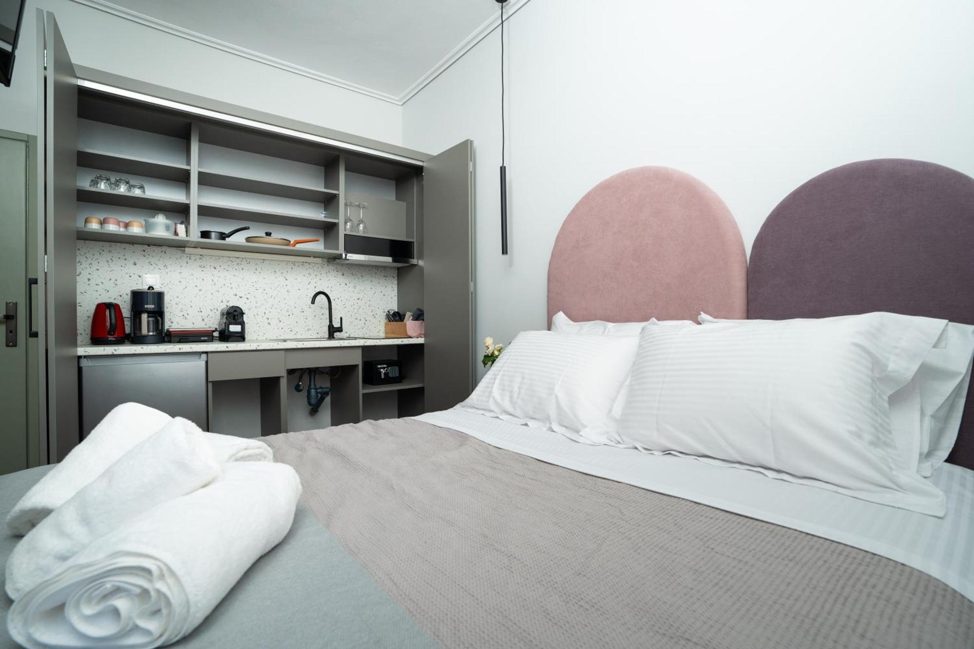 Nyx Guesthouse ตรีโปลิส ภายนอก รูปภาพ